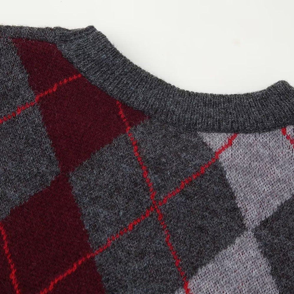 Knitted diamond grid round neck long sleeved sweater