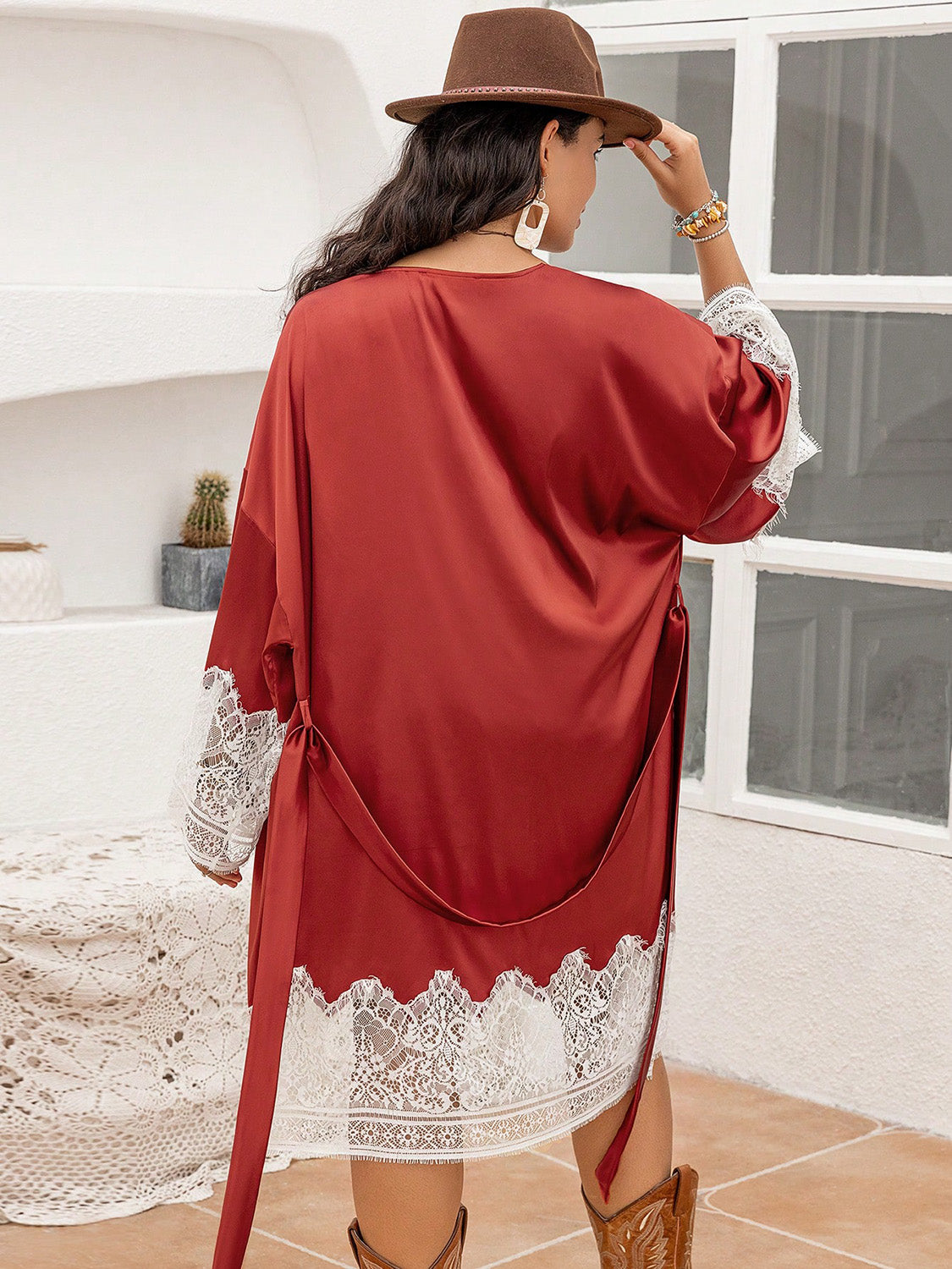 Robe grande taille en dentelle patchwork nouée sur le devant