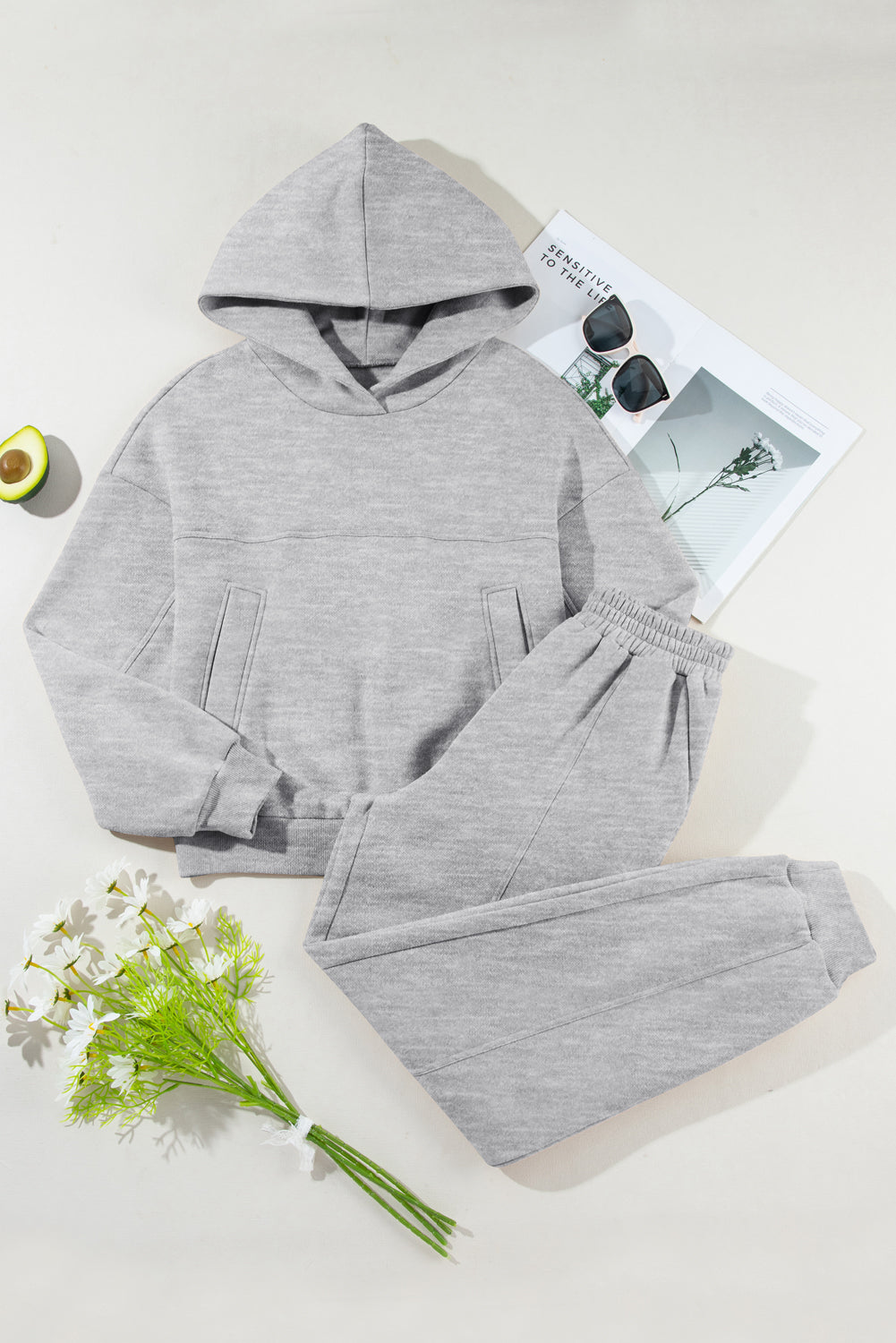 Ensemble actif à capuche et pantalon à manches longues et épaules tombantes