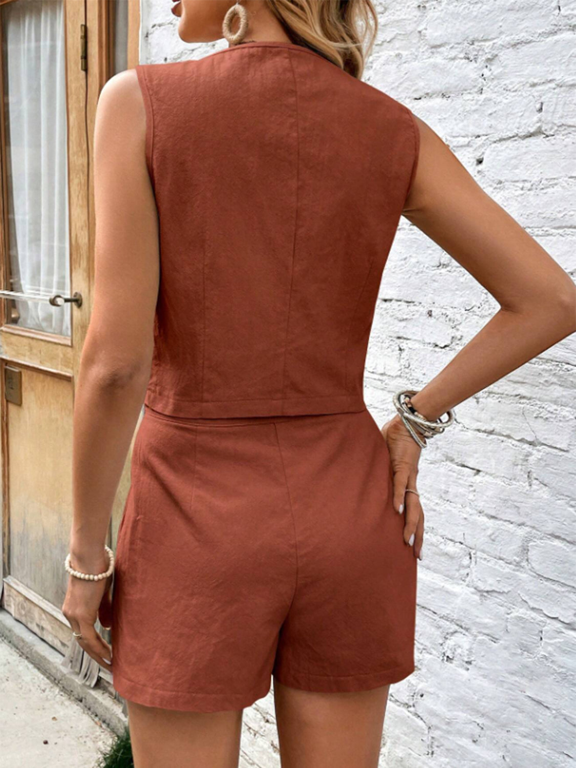 Ensemble haut sans manches et short à col rond