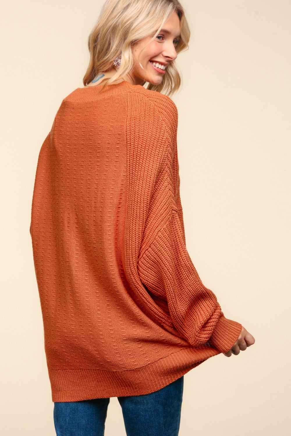 Pull asymétrique texturé à fentes latérales pleine grandeur Haptics