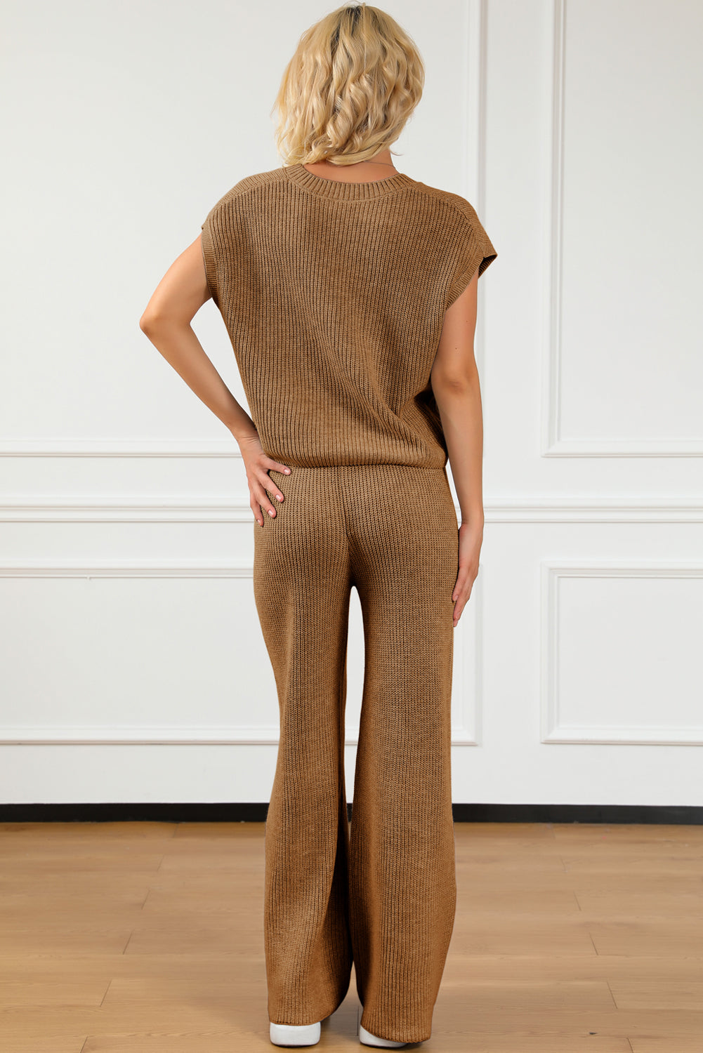 Ensemble haut à col en V et pull à jambes larges