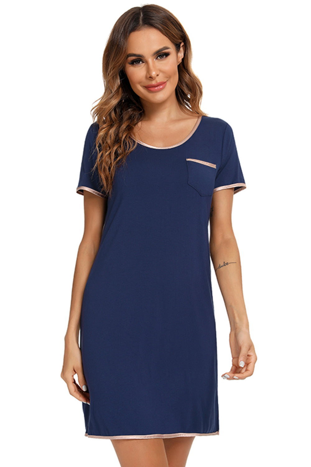 Robe longue à col rond et poches contrastées