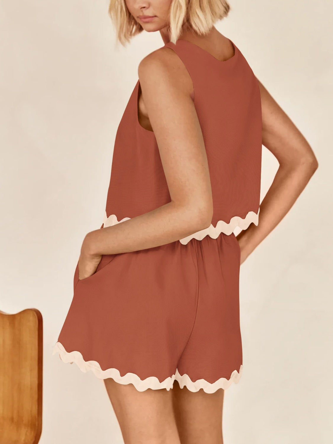 Ensemble haut et short à col rond et bordure contrastée