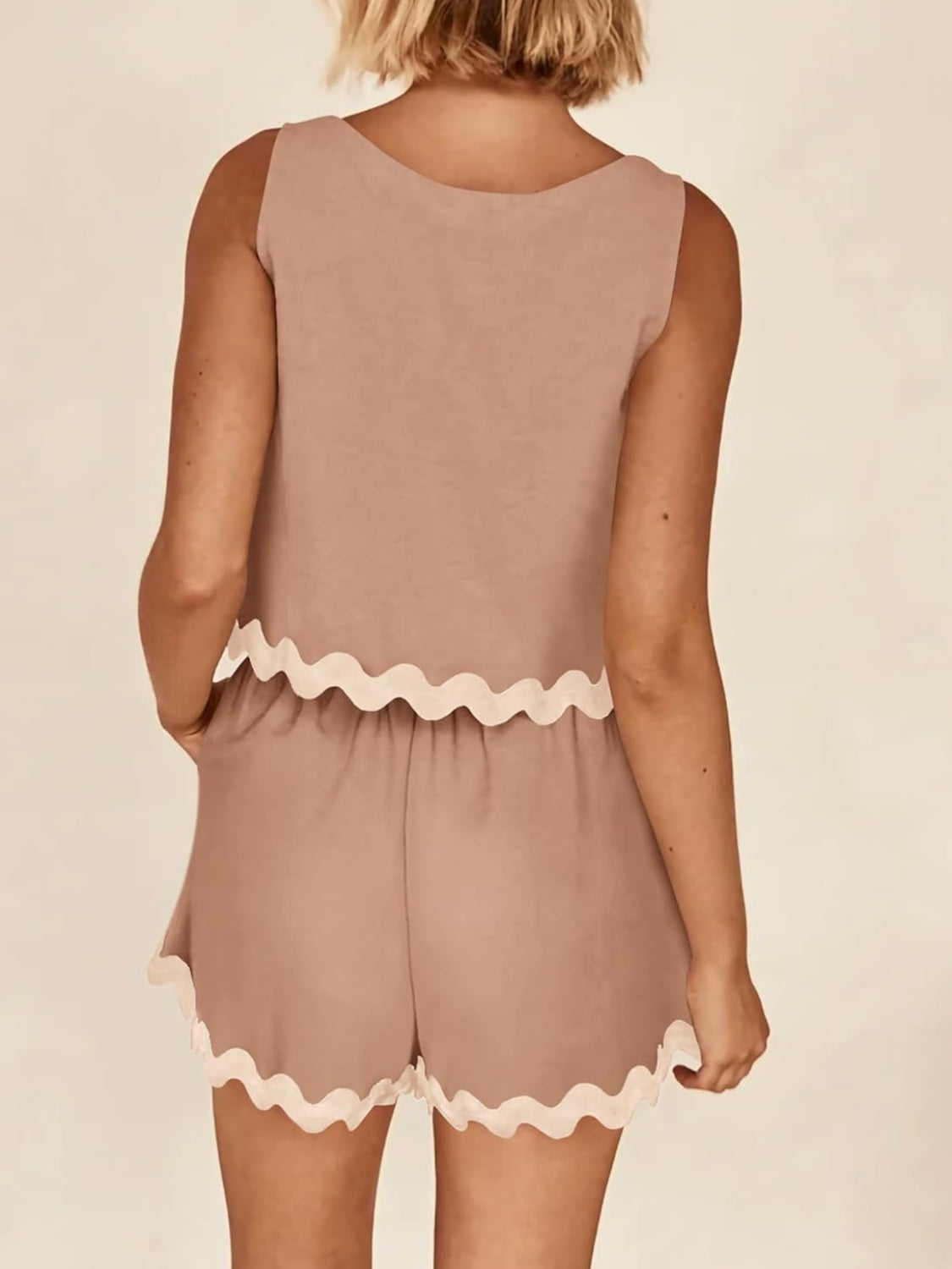 Ensemble haut sans manches et short à bordure contrastée