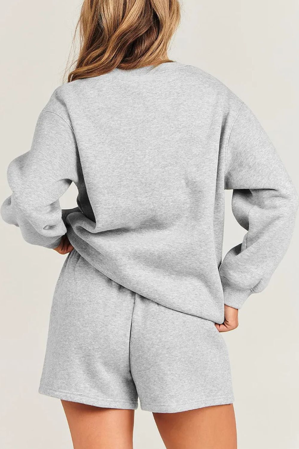 Ensemble sweat-shirt à col rond et épaules tombantes et short