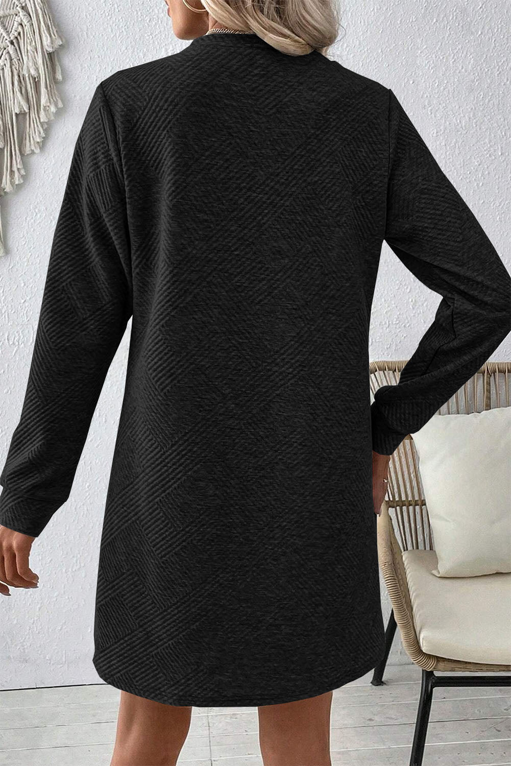 Mini-robe texturée à col rond et manches longues