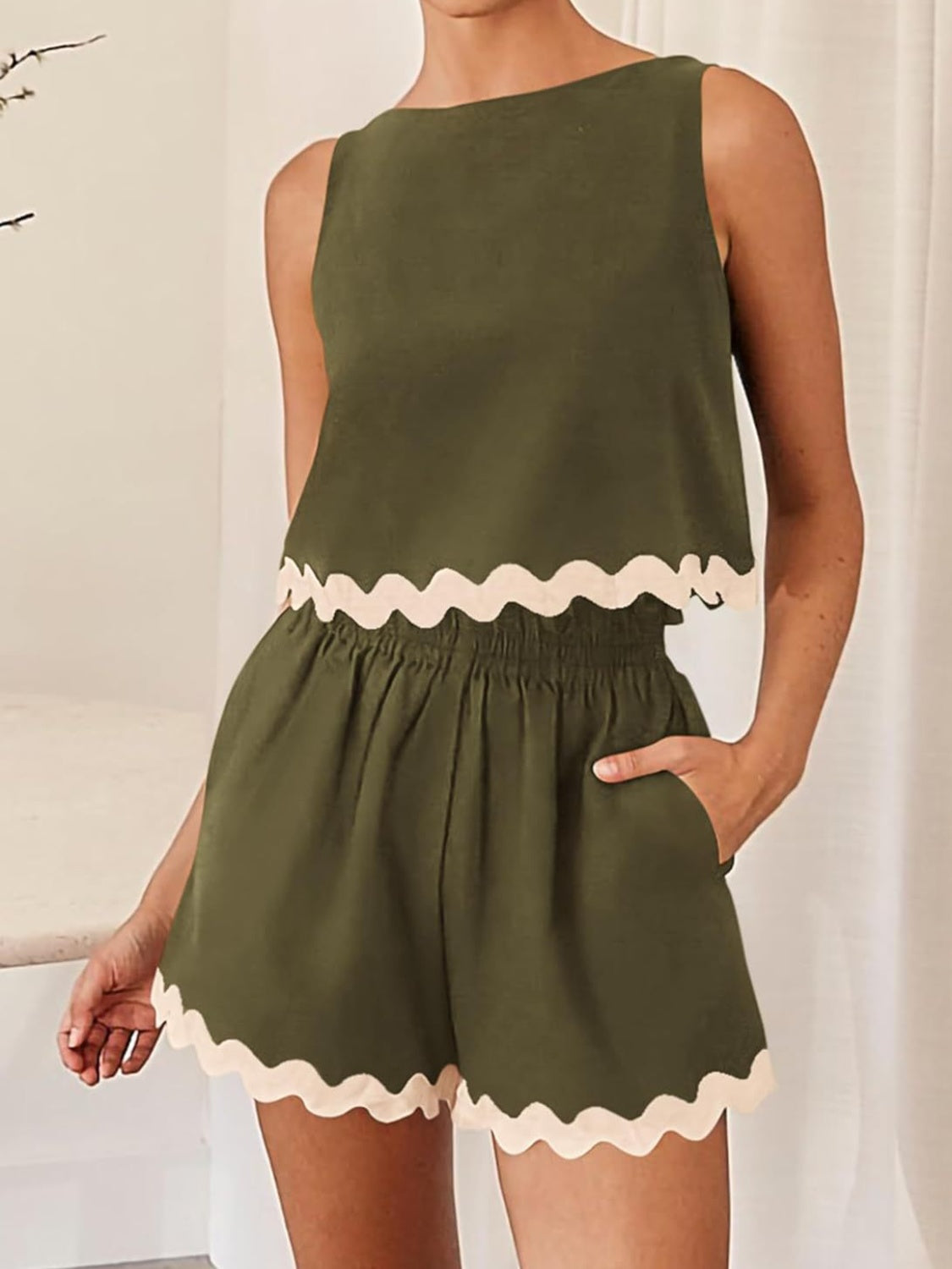 Ensemble haut sans manches et short à bordure contrastée