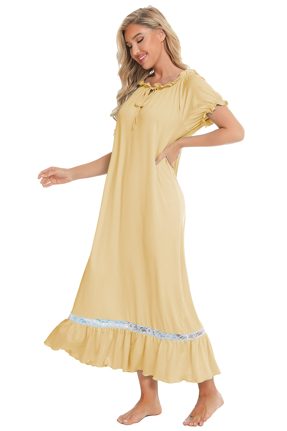 Robe de détente à manches courtes et détails en dentelle