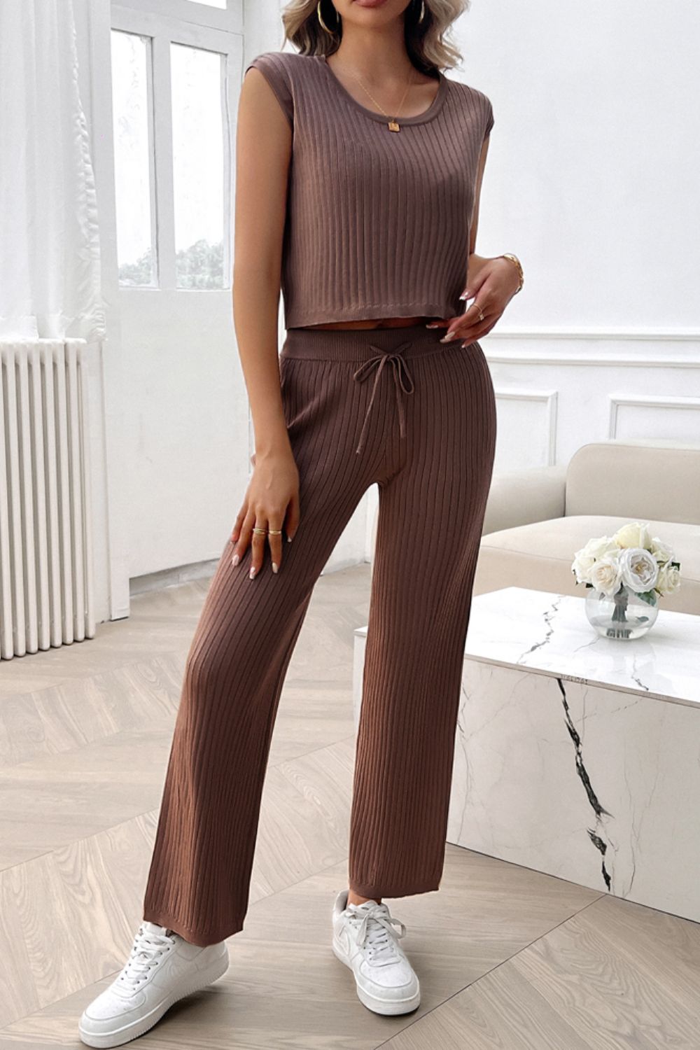 Ensemble haut et pantalon côtelés à col rond