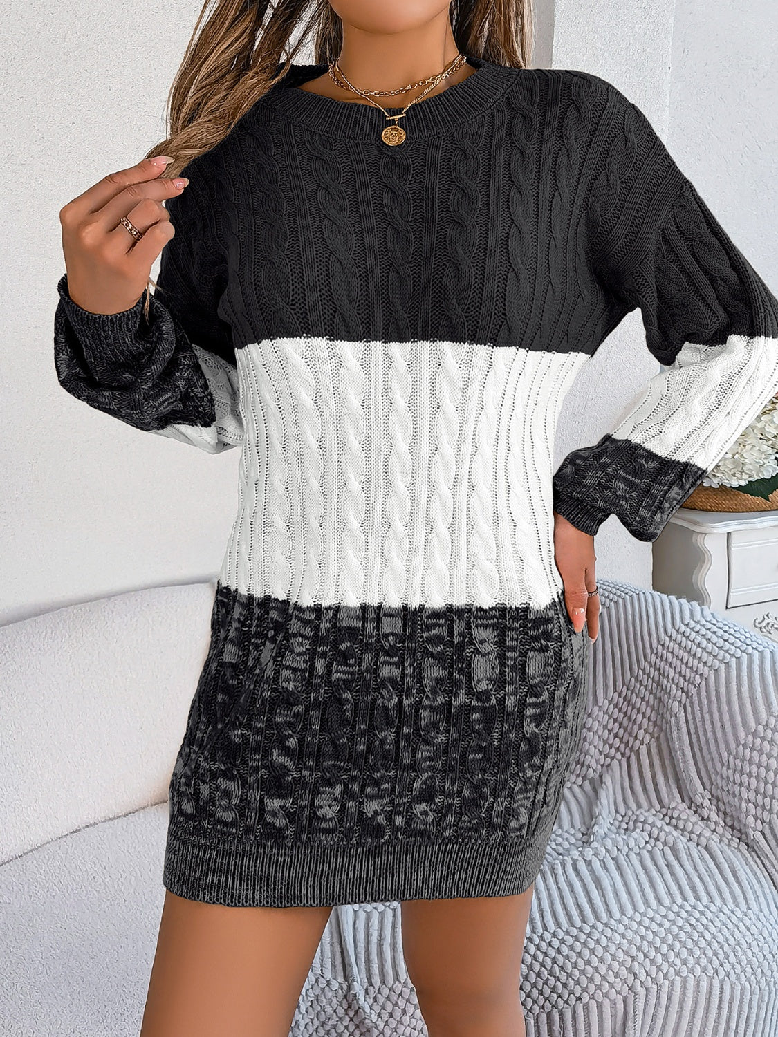 Robe pull à col rond en maille torsadée et blocs de couleurs