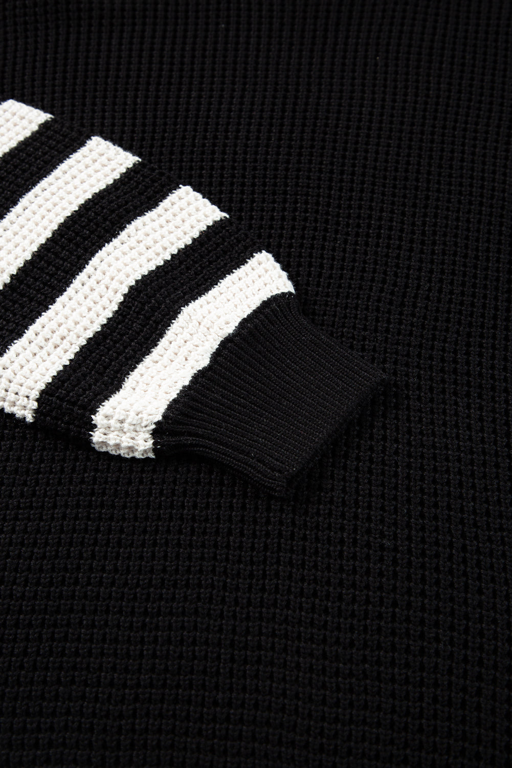 Pull à col roulé et épaules tombantes à rayures et à carreaux