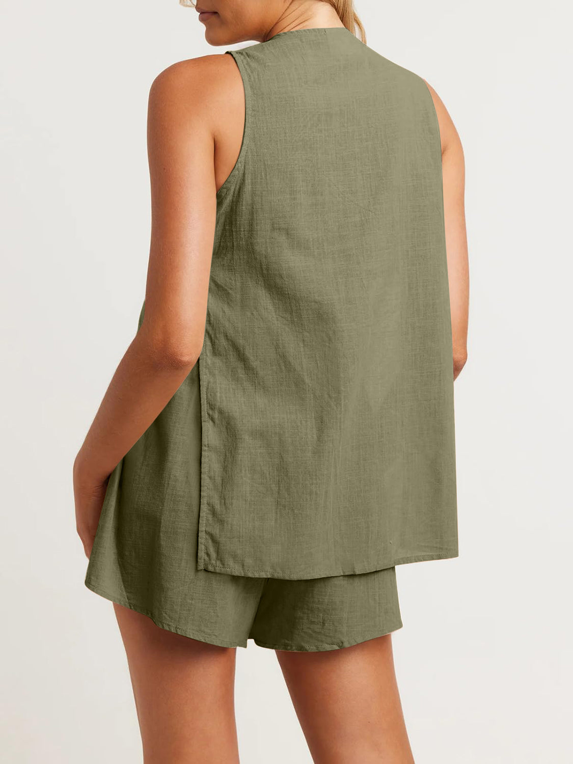 Ensemble haut boutonné et short taille réelle