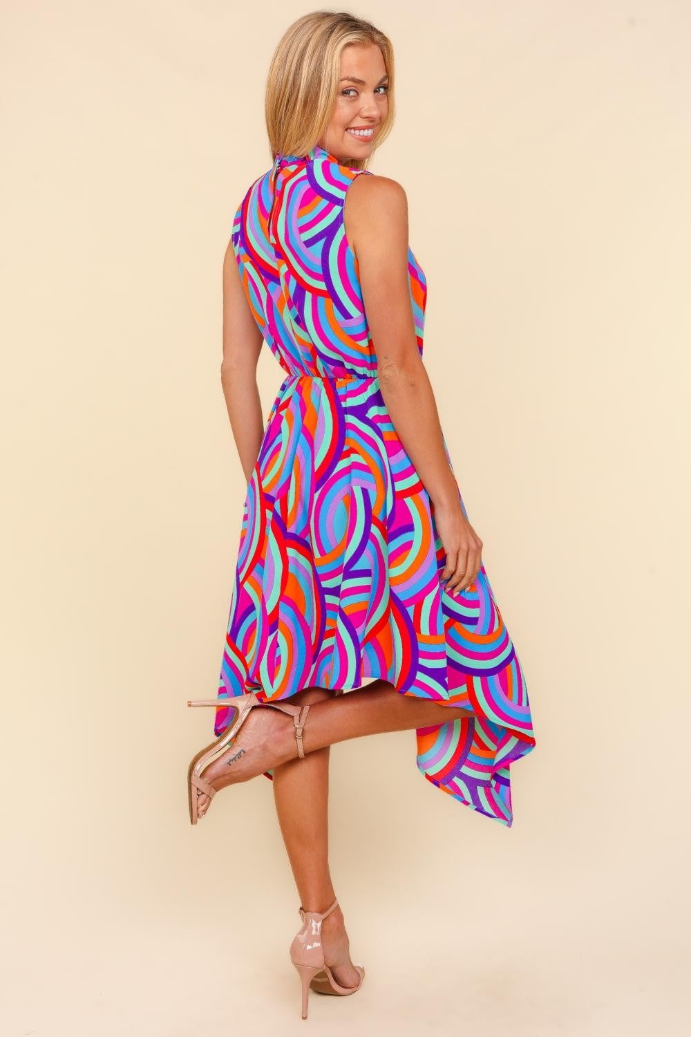 Robe imprimée sans manches à col montant et taille complète Haptics