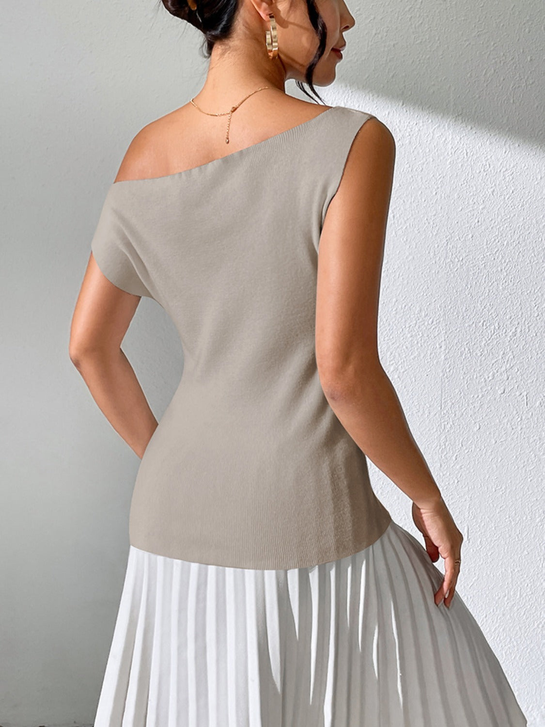 Haut en tricot à manches courtes et épaule unique
