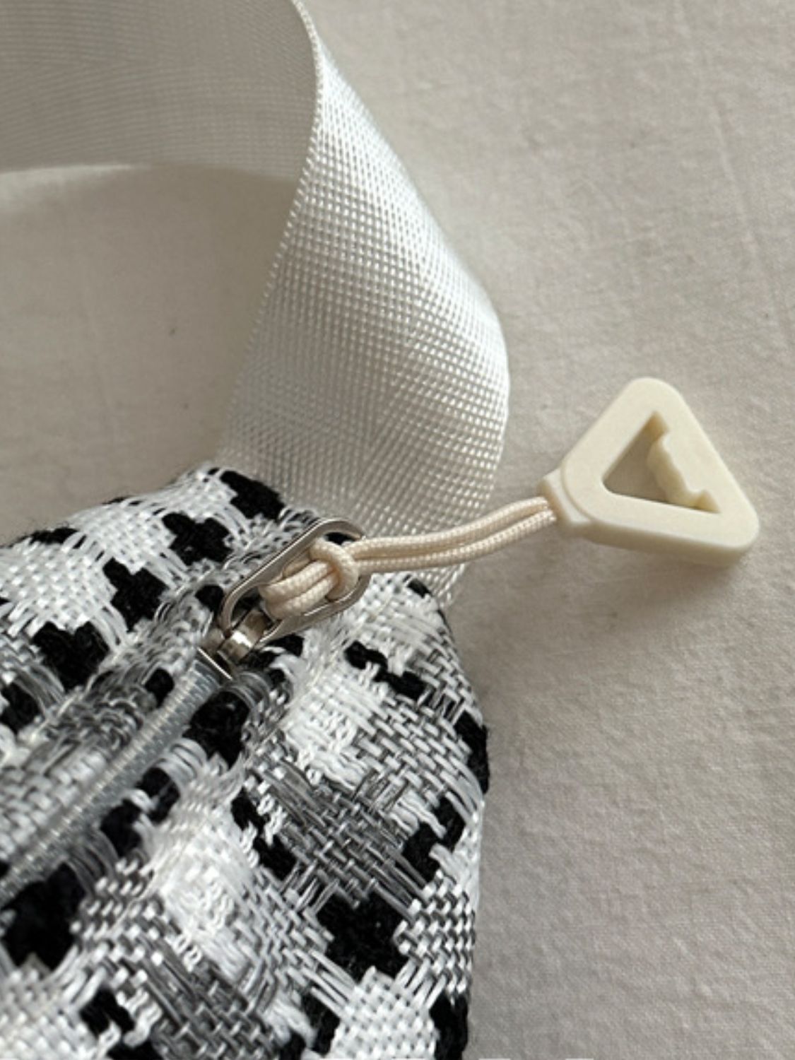 Sac bandoulière à larges bretelles à carreaux