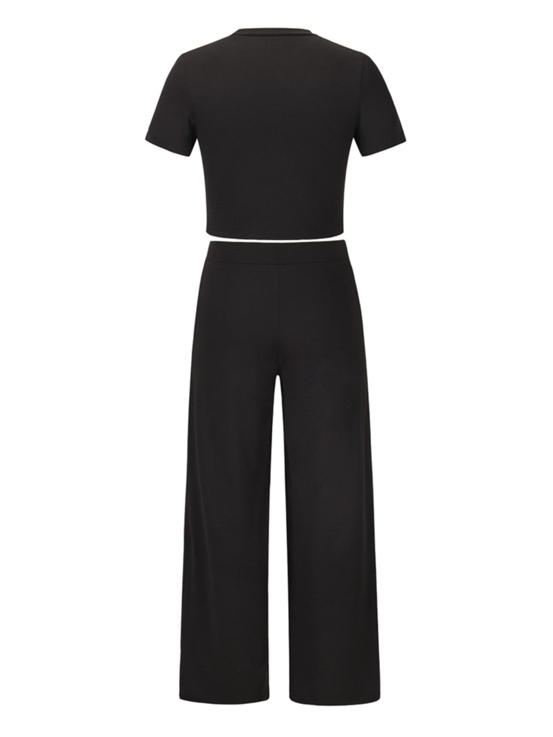 Ensemble haut à manches courtes et col rond et pantalon à poches