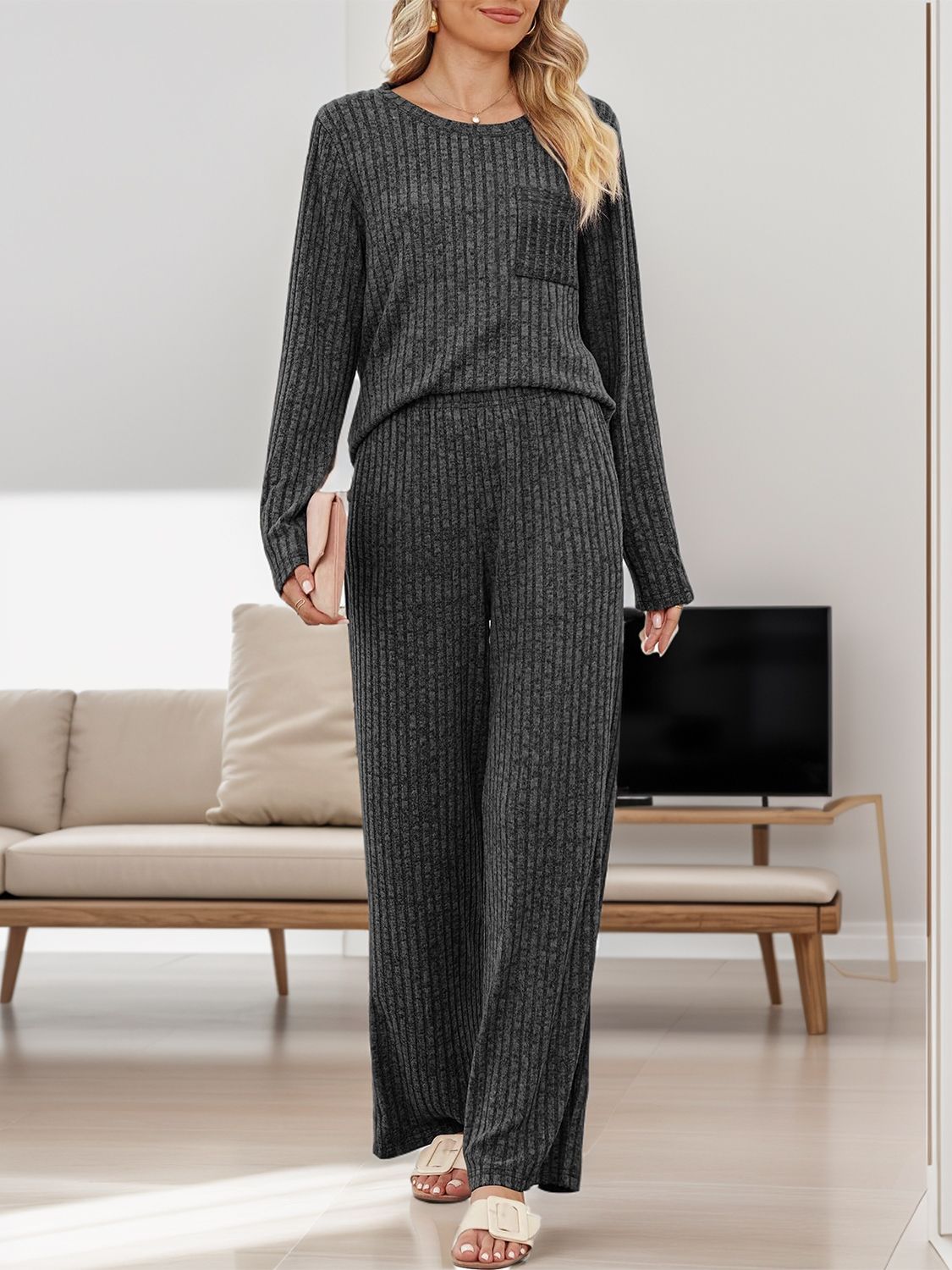 Ensemble haut à manches longues et pantalon à col rond