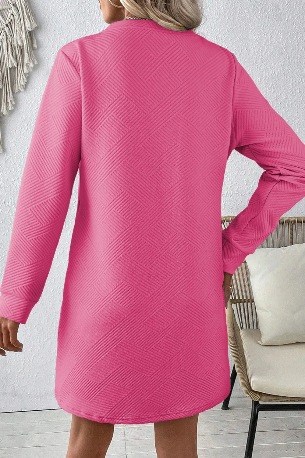 Mini-robe texturée à col rond et manches longues