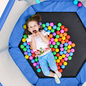 Trampoline pour tout-petits de 55 pouces avec filet de sécurité et balles, mini trampoline intérieur/extérieur pour enfants