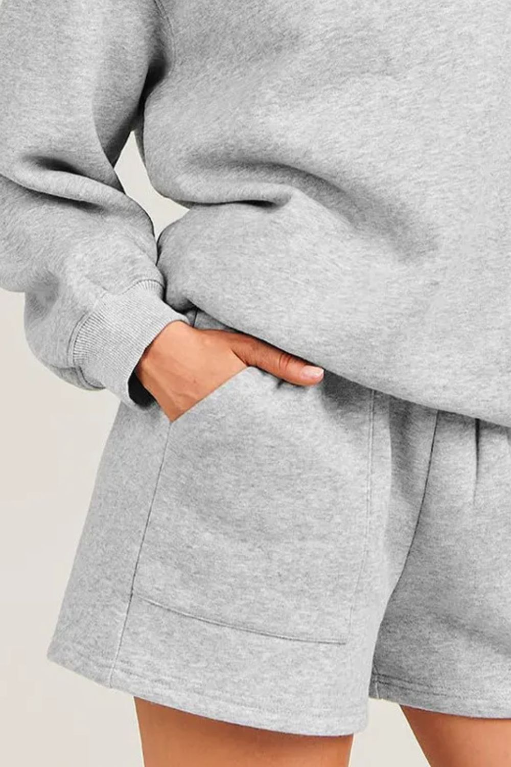 Ensemble sweat-shirt à col rond et épaules tombantes et short