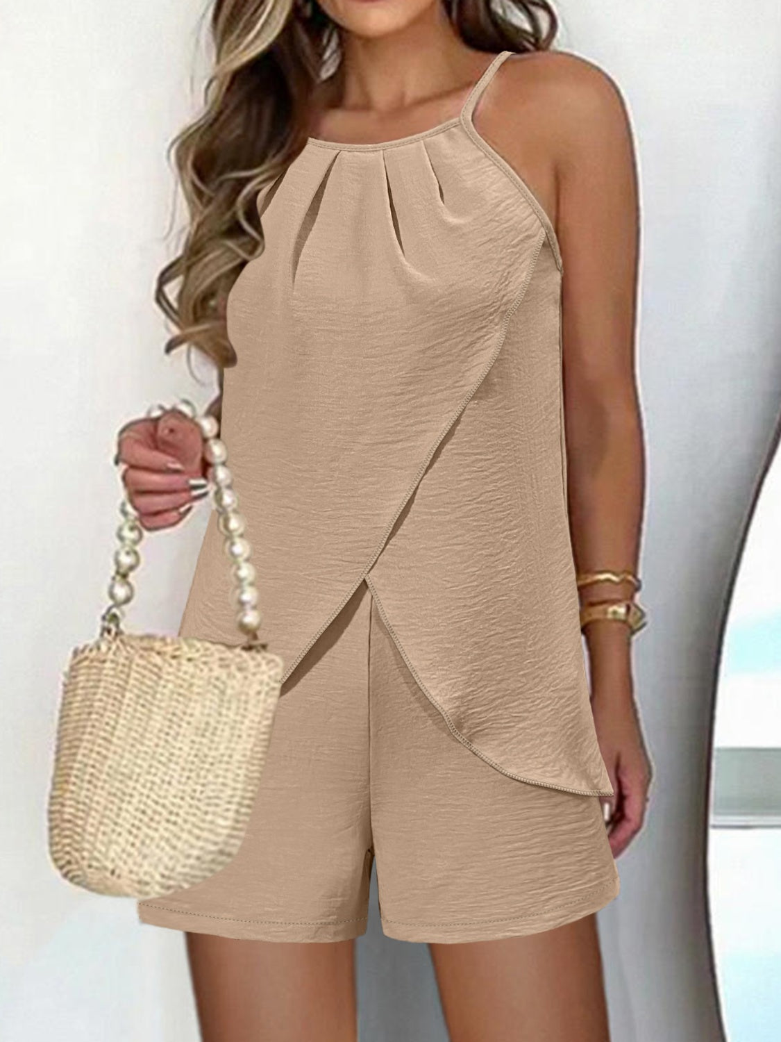 Ensemble haut à bretelles spaghetti et short