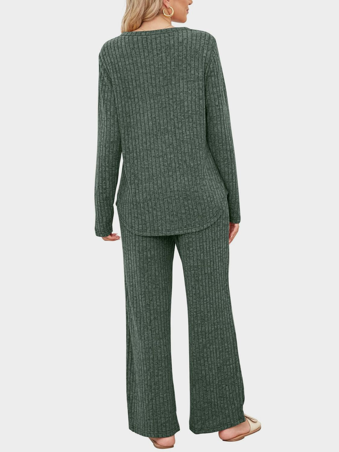 Ensemble haut à manches longues et pantalon à col rond