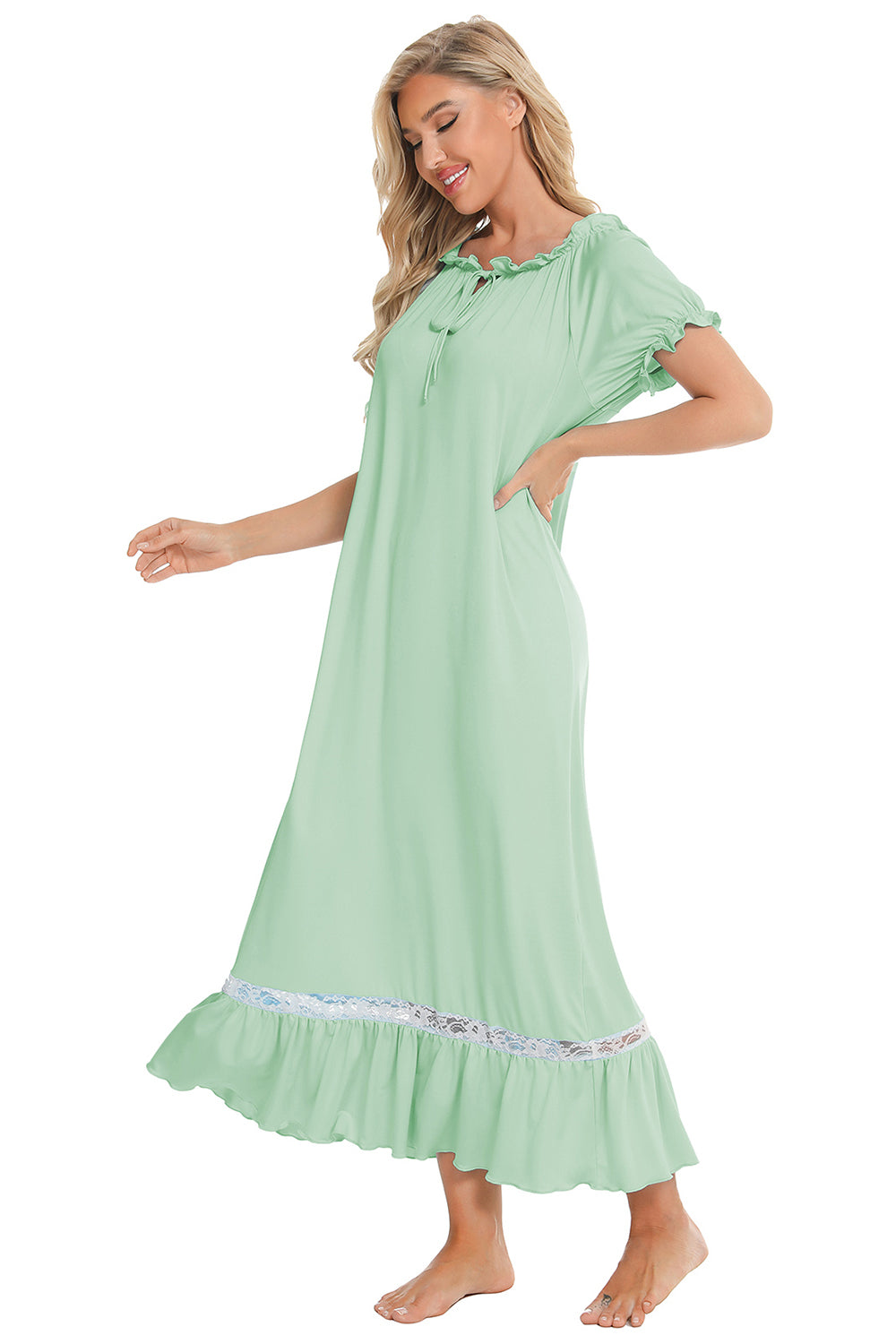 Robe de détente à manches courtes et détails en dentelle