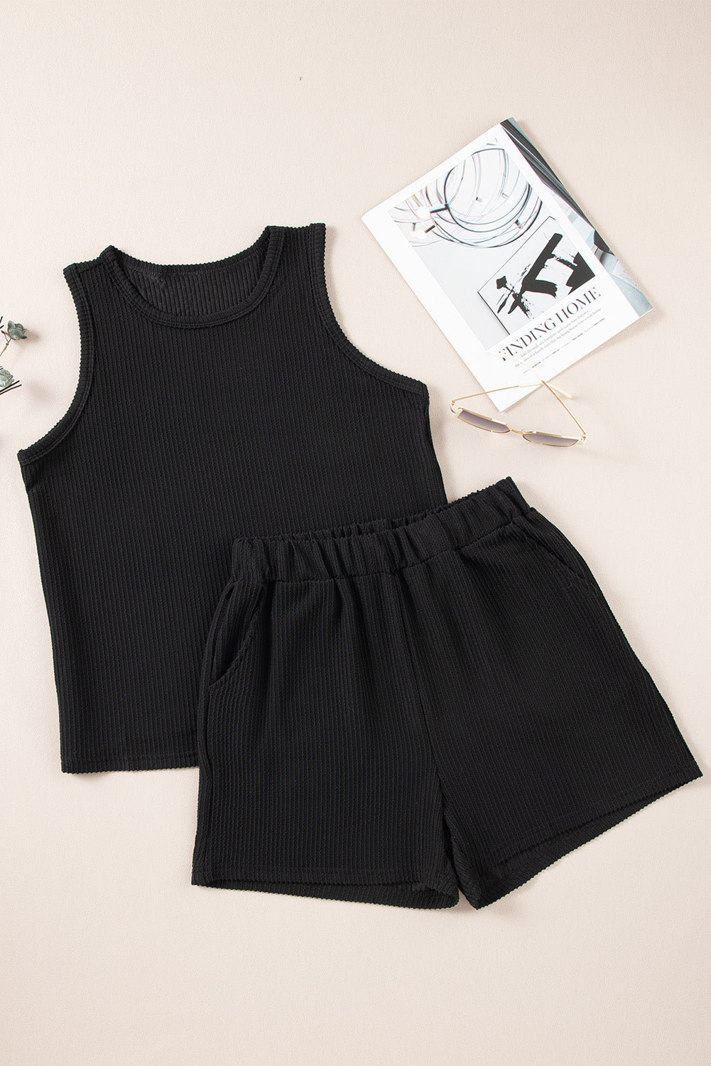 Ensemble haut sans manches et short à col rond