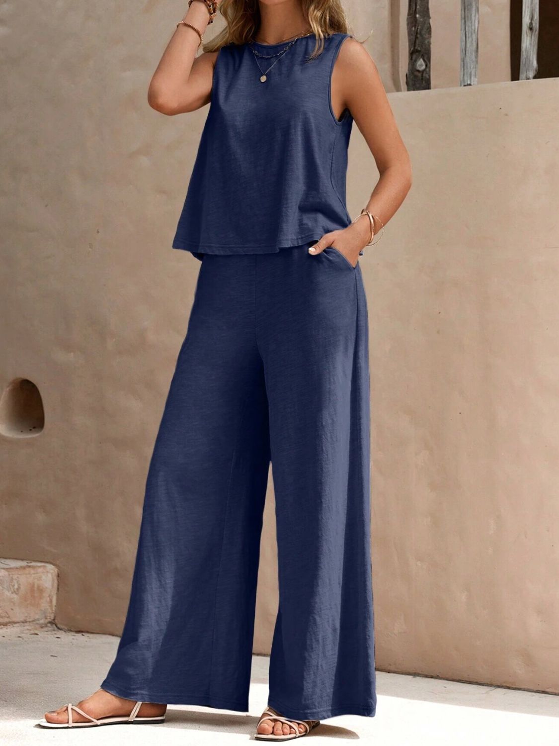 Ensemble haut sans manches à col rond et pantalon large