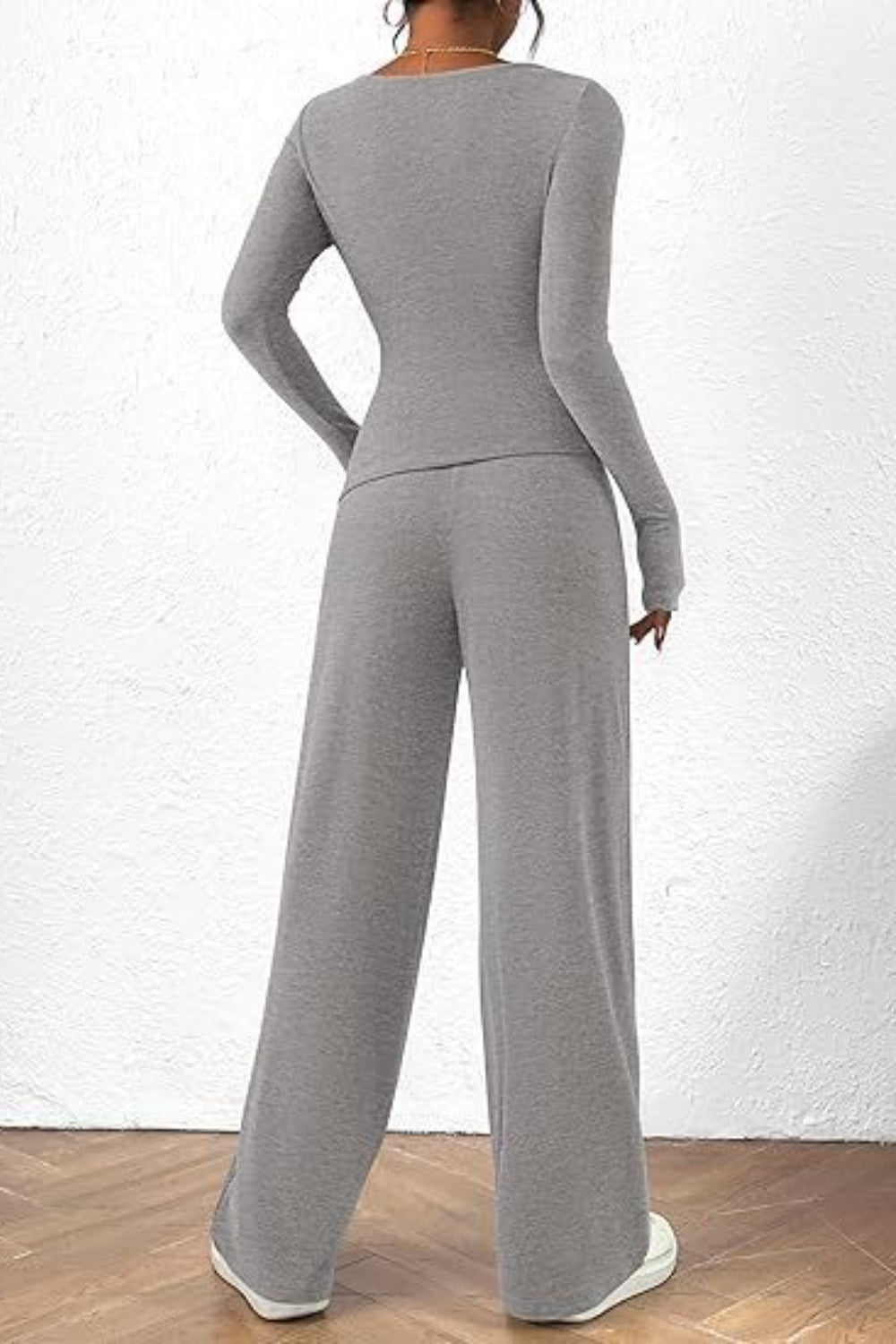 Ensemble haut à manches longues et pantalon à col rond