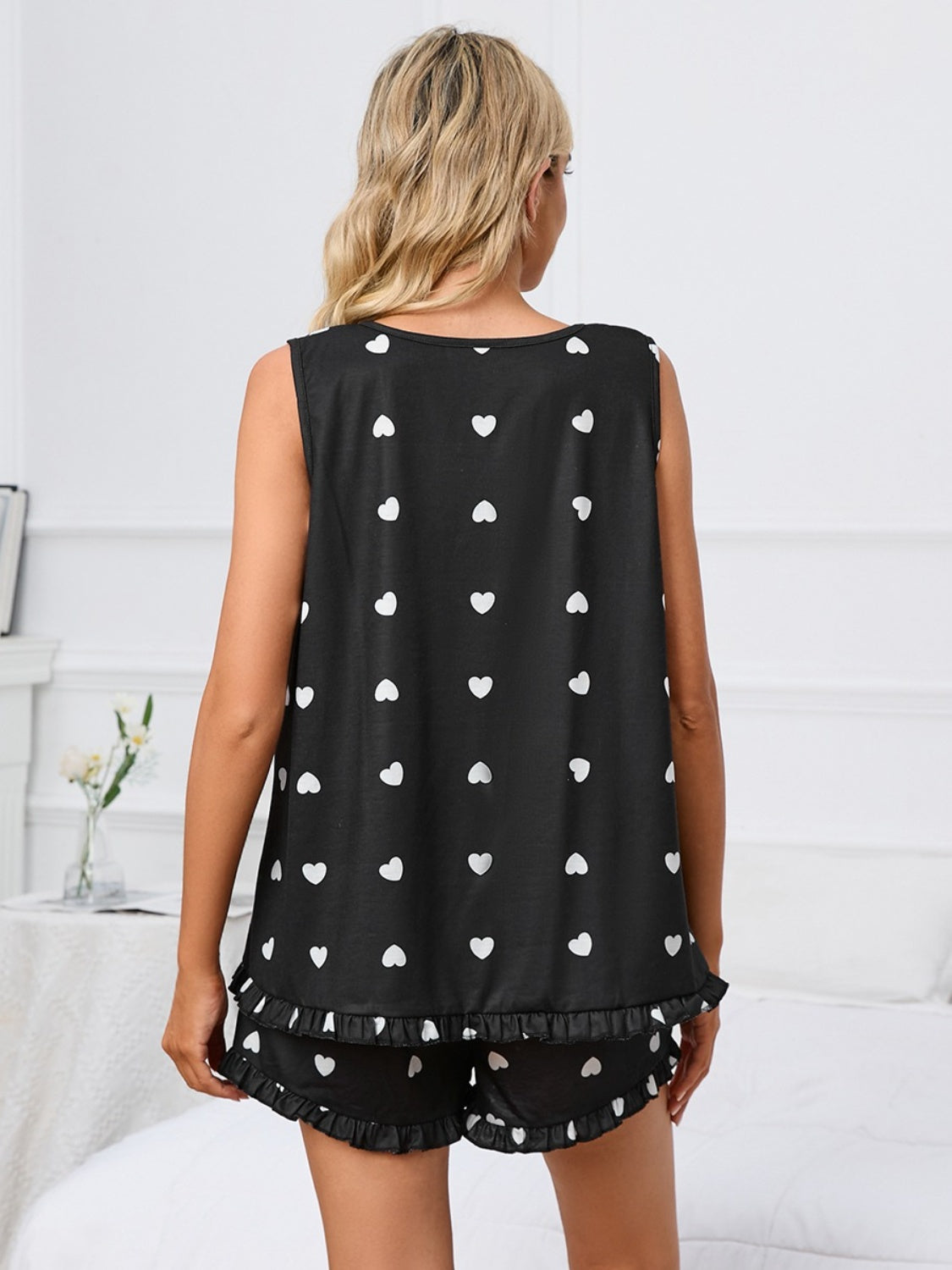Ensemble de détente débardeur et short à col rond en forme de cœur