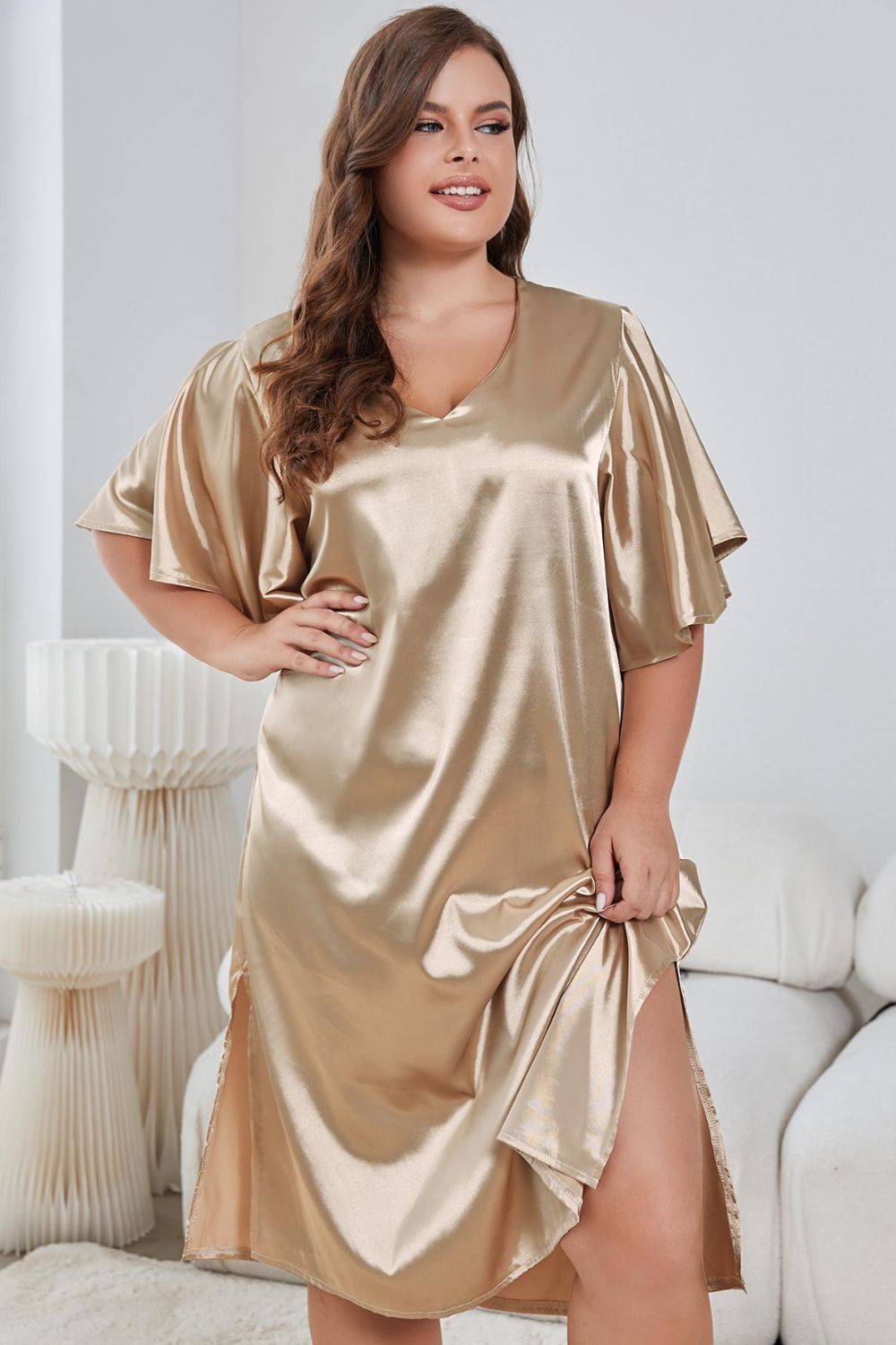 Chemise de nuit grande taille à manches flottantes, col en V et fente latérale