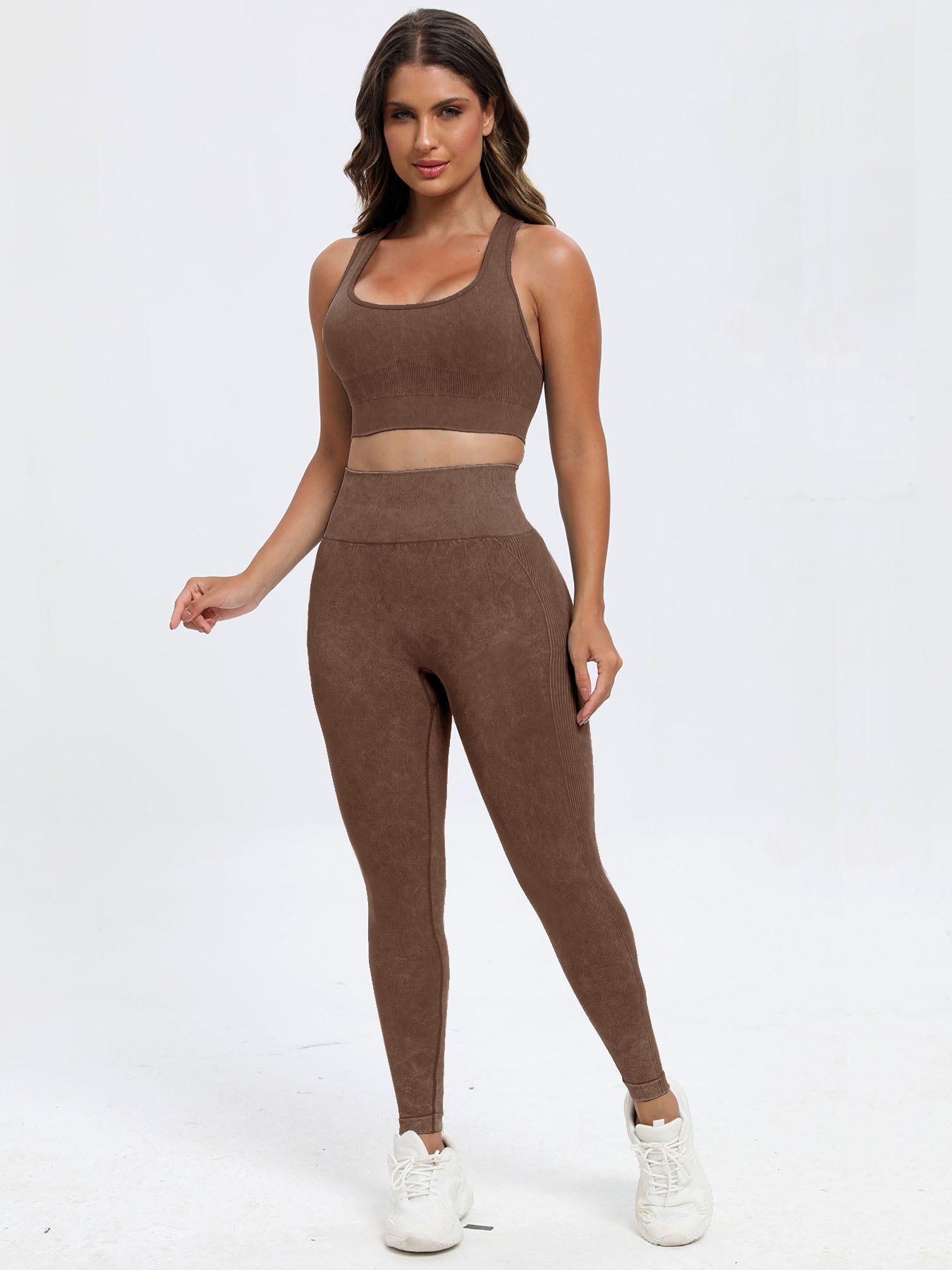 Ensemble haut et pantalon à larges bretelles et col rond