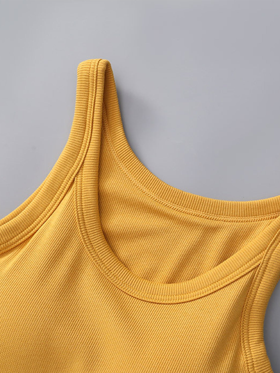 Débardeur à col rond avec soutien-gorge