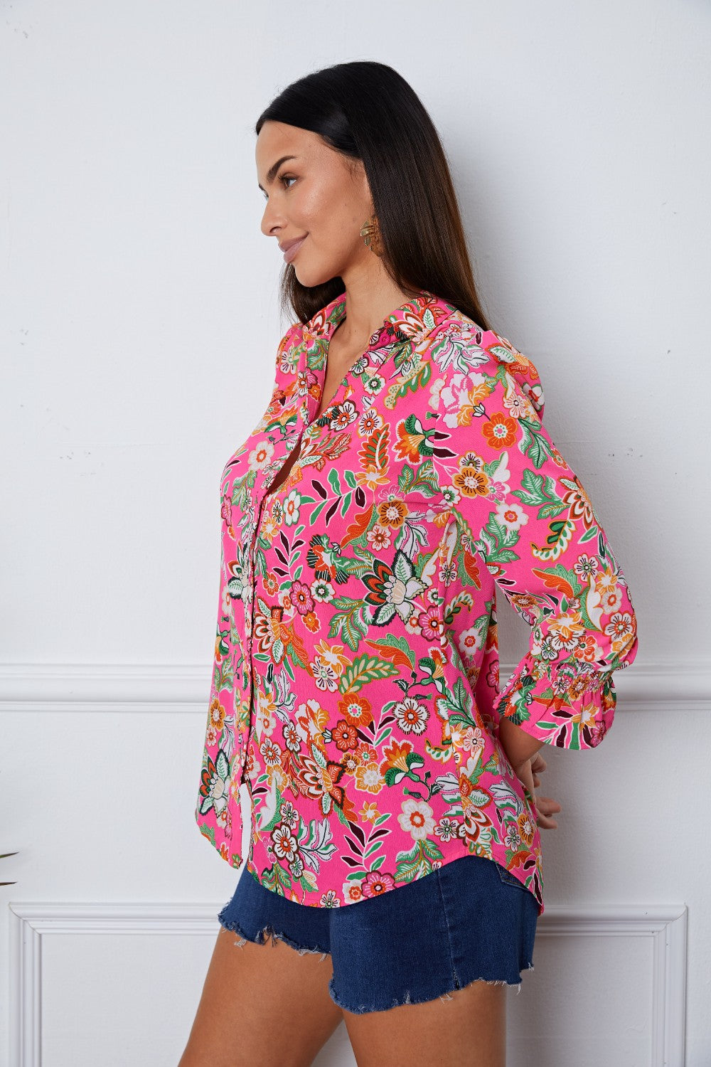 Chemise boutonnée à fleurs et manches à volants