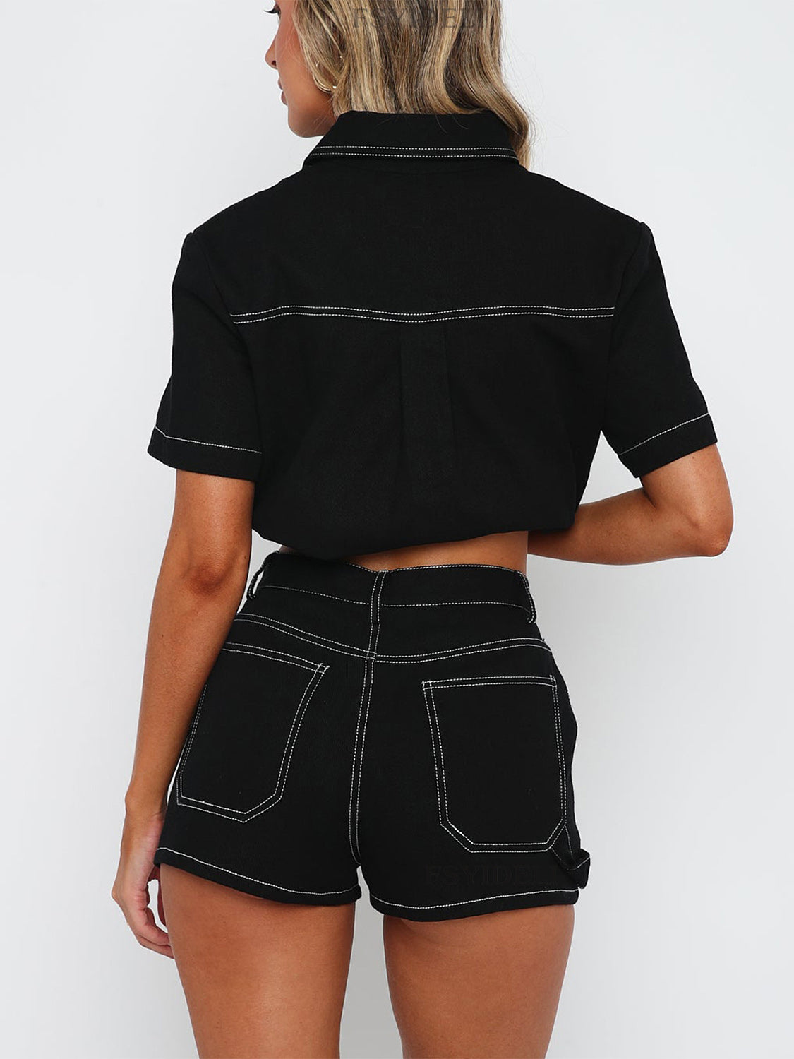 Ensemble haut boutonné à poches et short