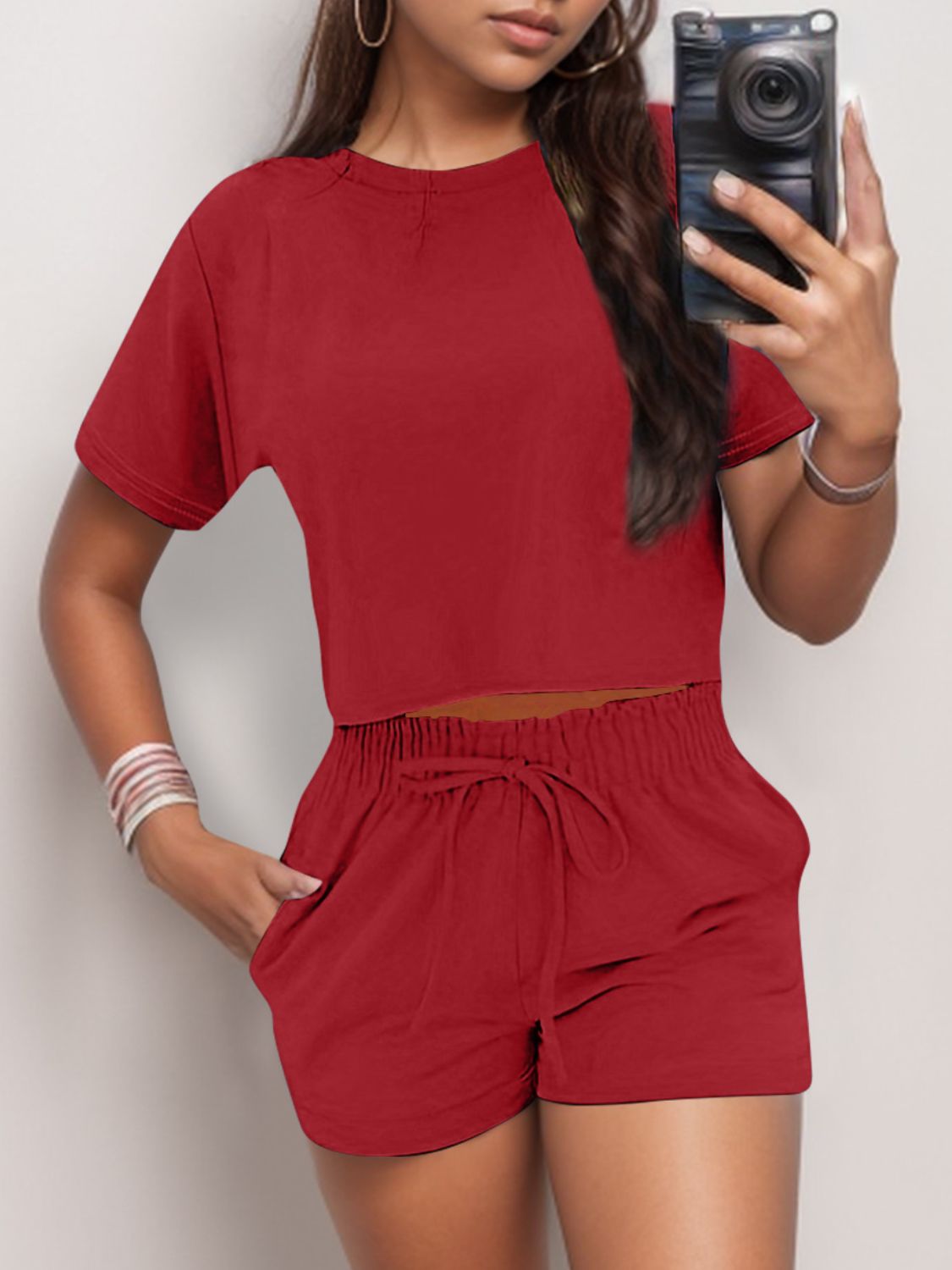 Ensemble haut à manches courtes et short à col rond taille réelle