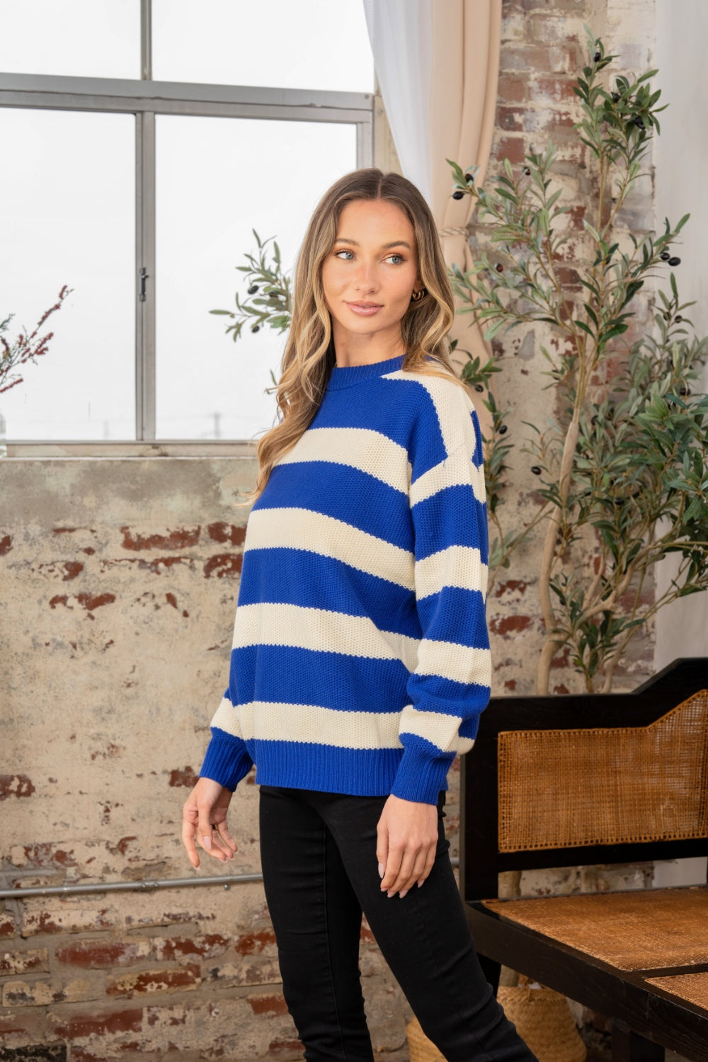 Pull col rond rayé contrasté Sew In Love, taille réelle
