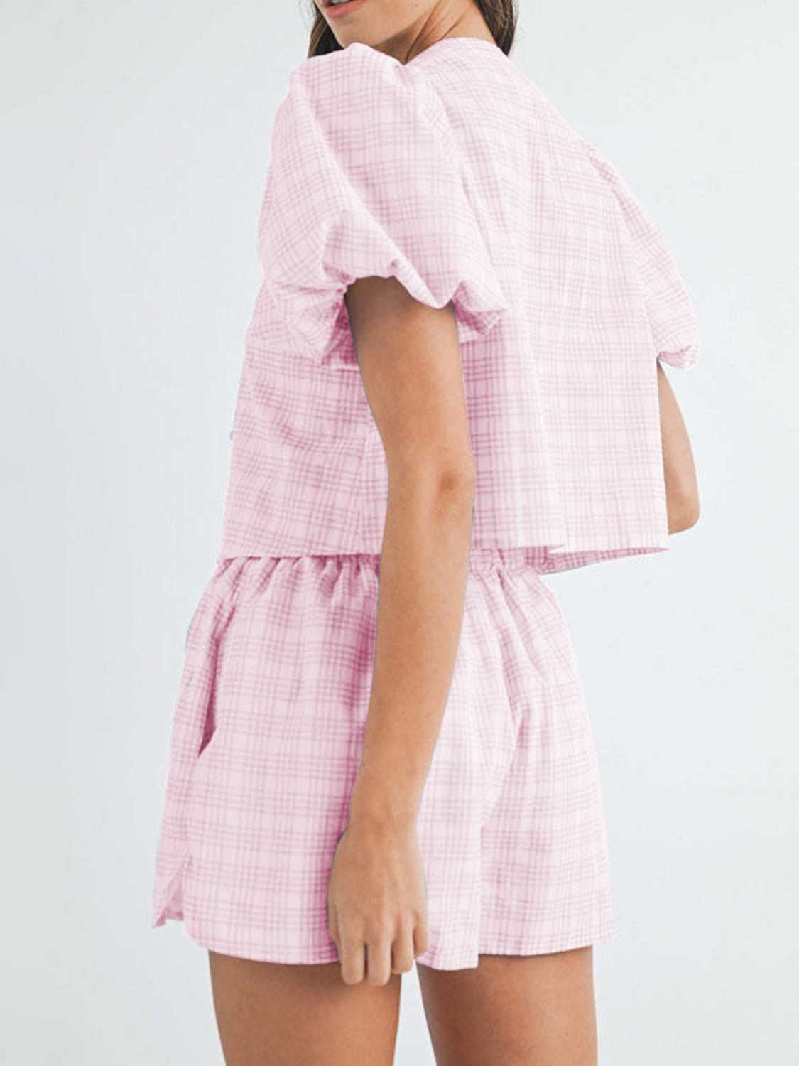 Ensemble haut à manches bouffantes et short à col en V