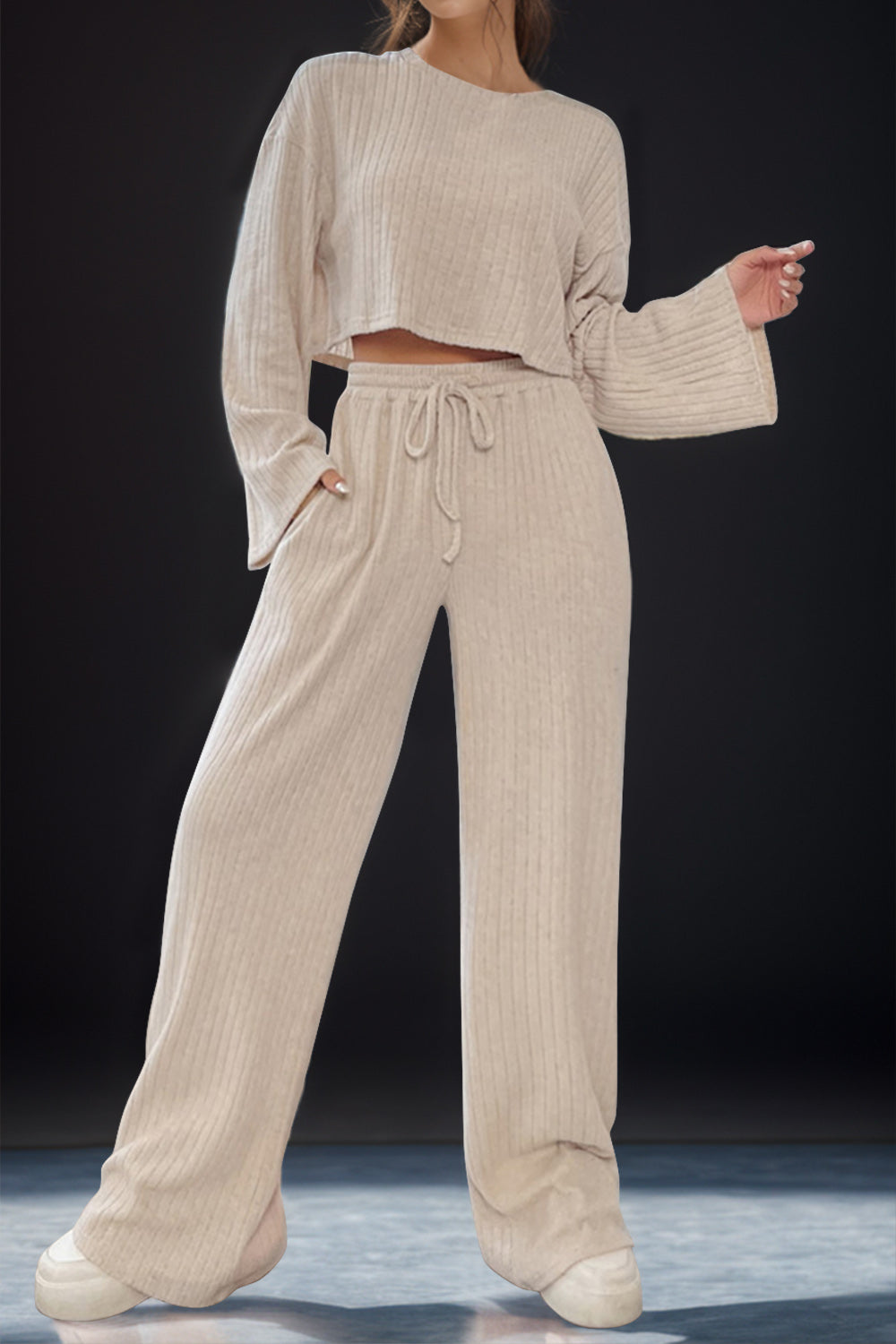 Ensemble haut à manches longues et pantalon à col rond