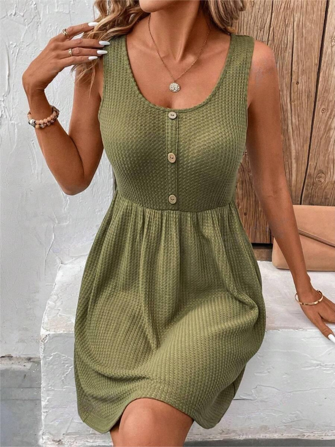 Robe mini-débardeur à bretelles larges et col rond