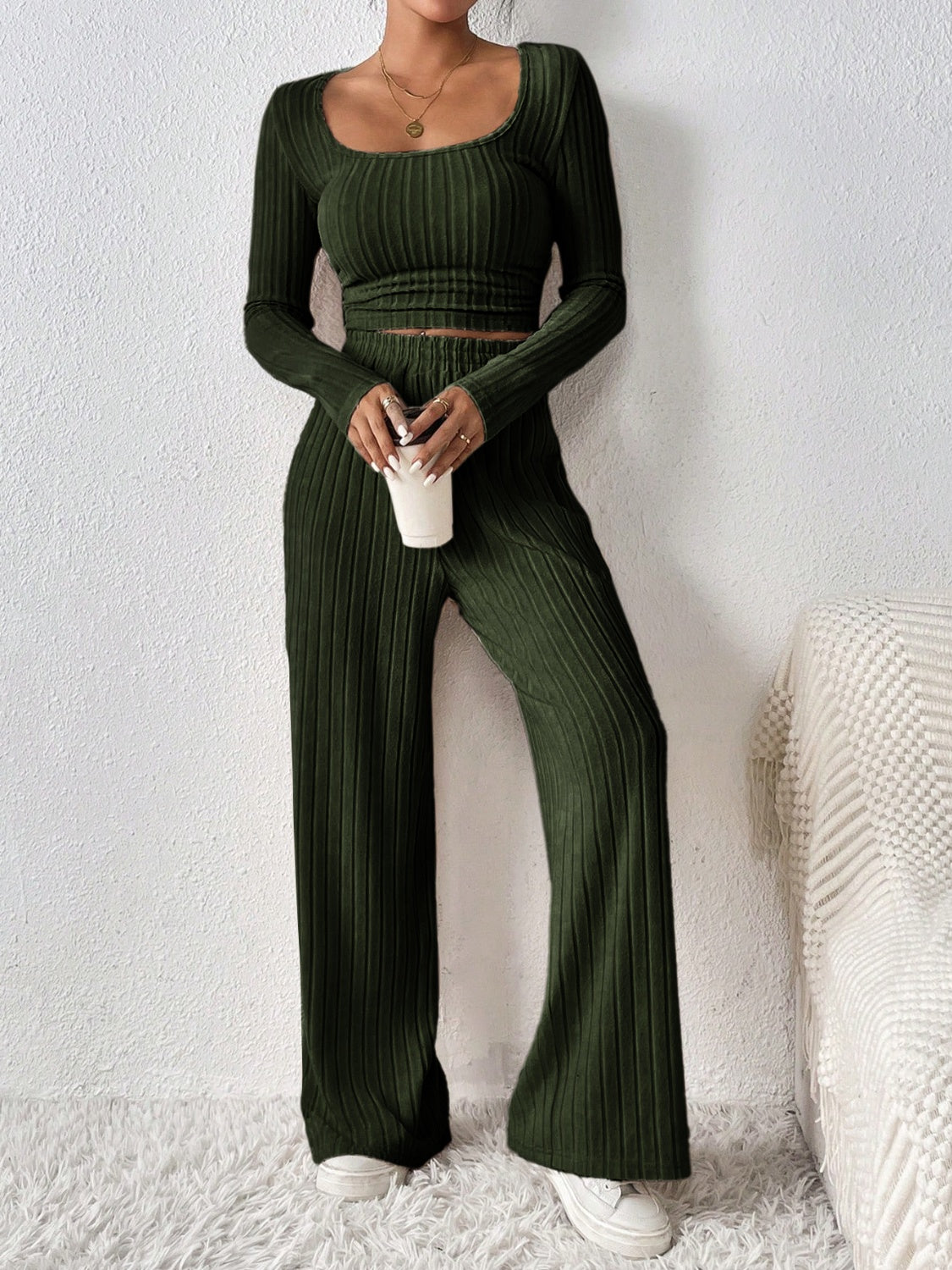 Ensemble haut à manches longues et pantalon à col rond