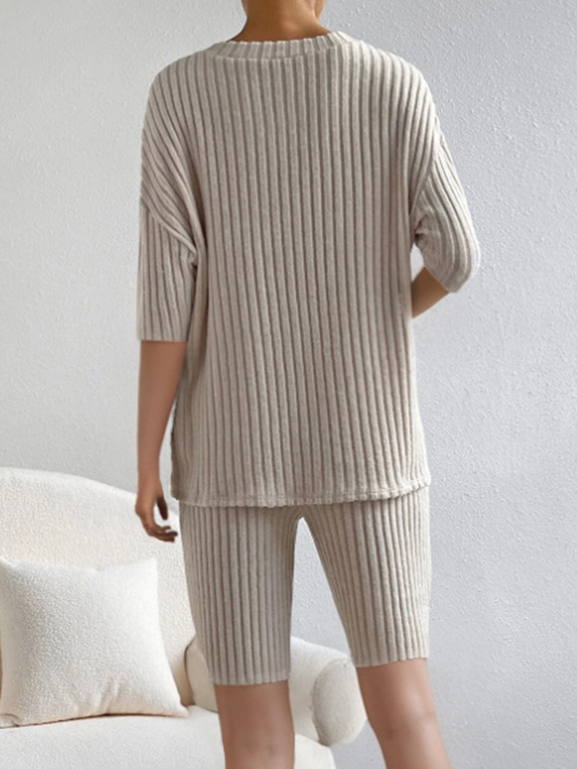 Ensemble haut et short côtelé à col en V