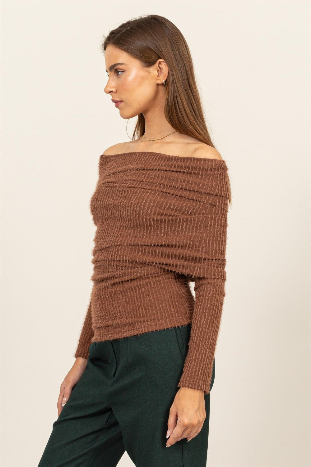 Haut en tricot texturé à épaules dénudées et duveteux HYFVE