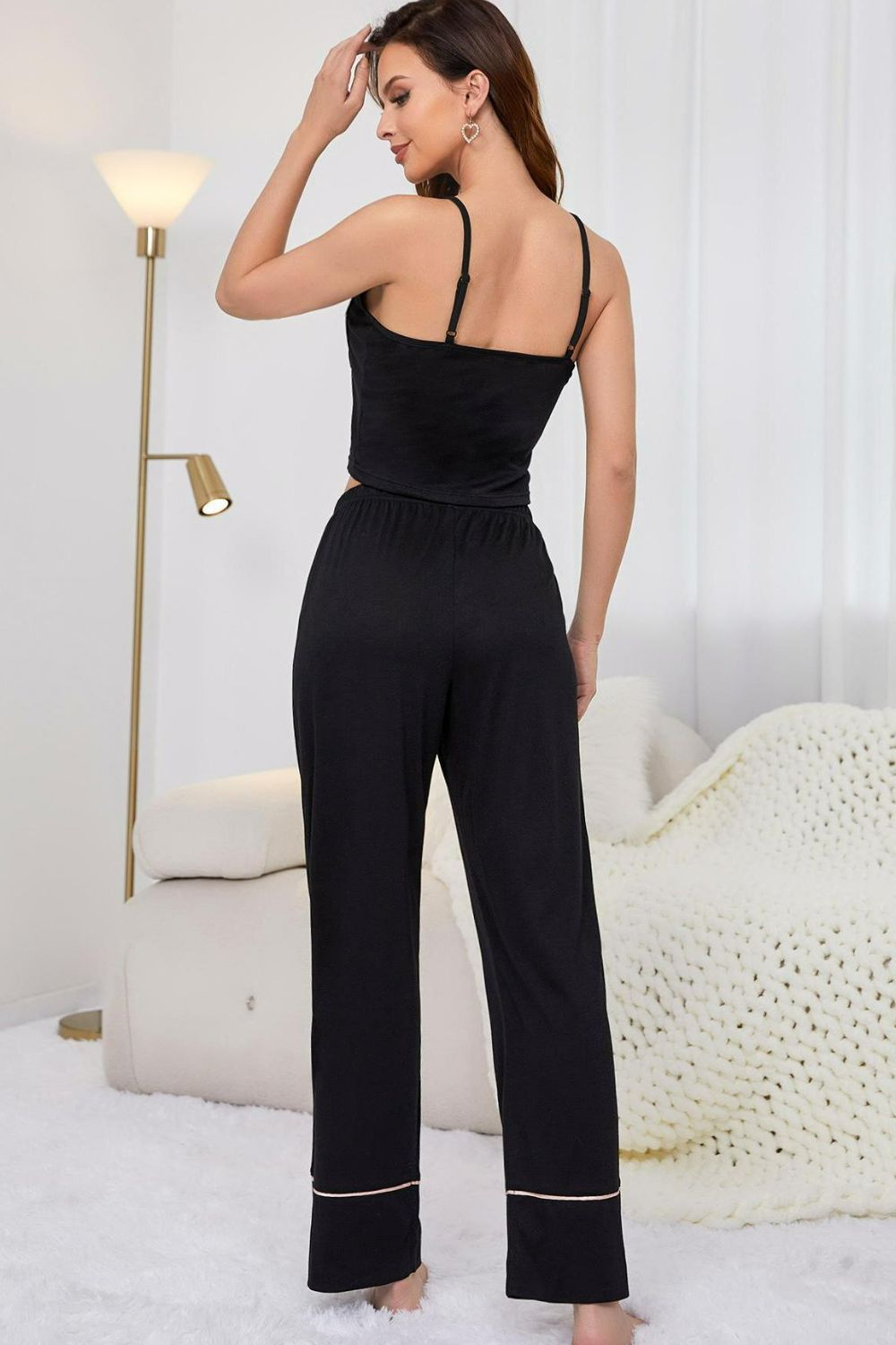 Ensemble de détente court avec caraco et pantalon à bordure contrastante