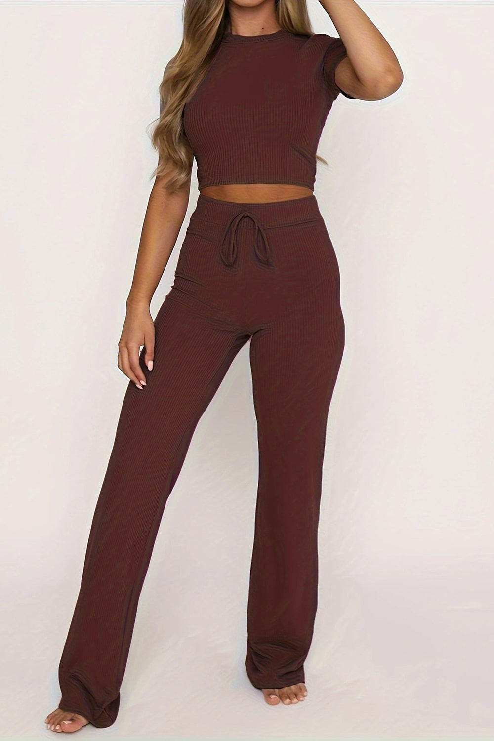 Ensemble haut à manches courtes et pantalon à col rond
