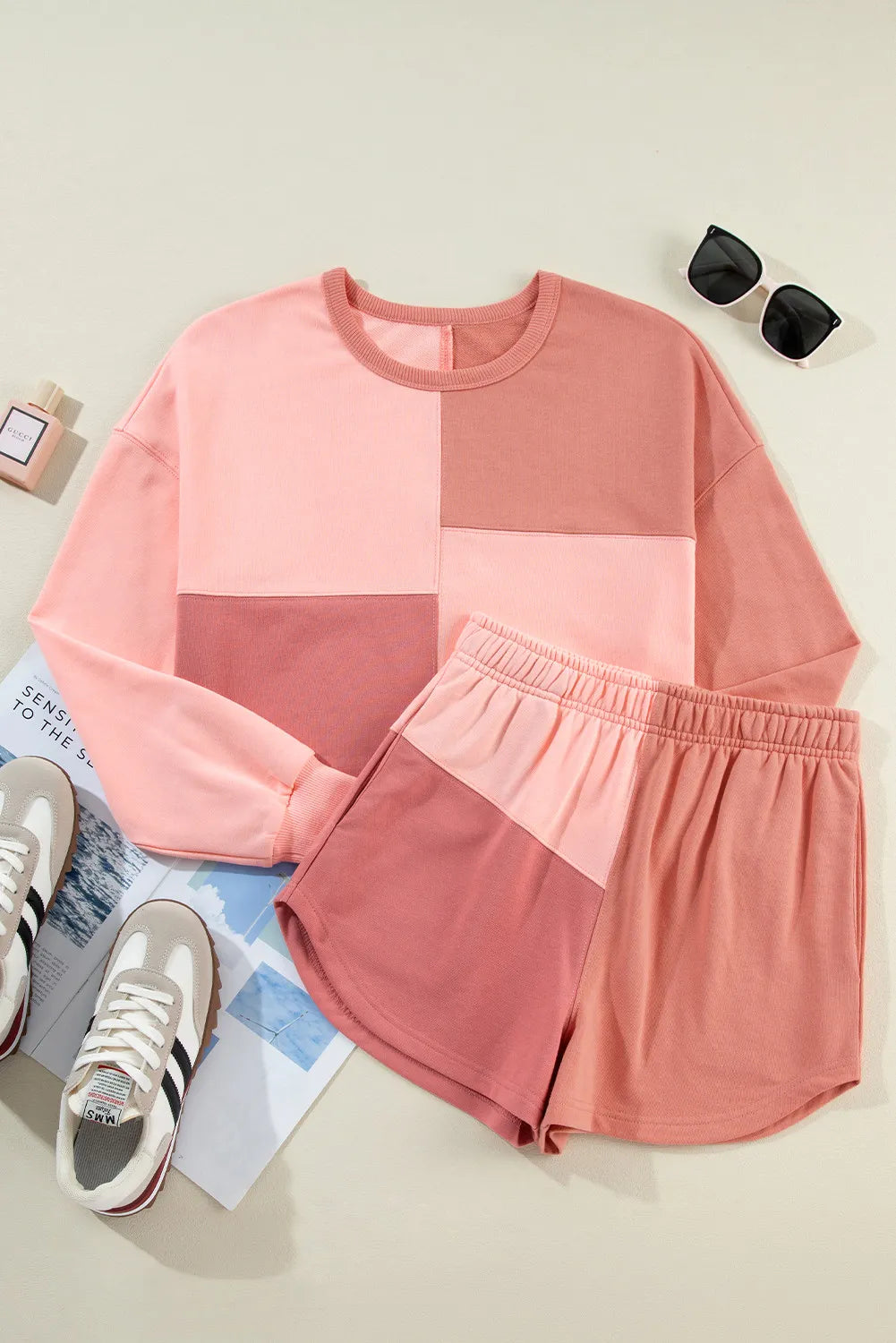 Ensemble haut et short à col rond et blocs de couleurs