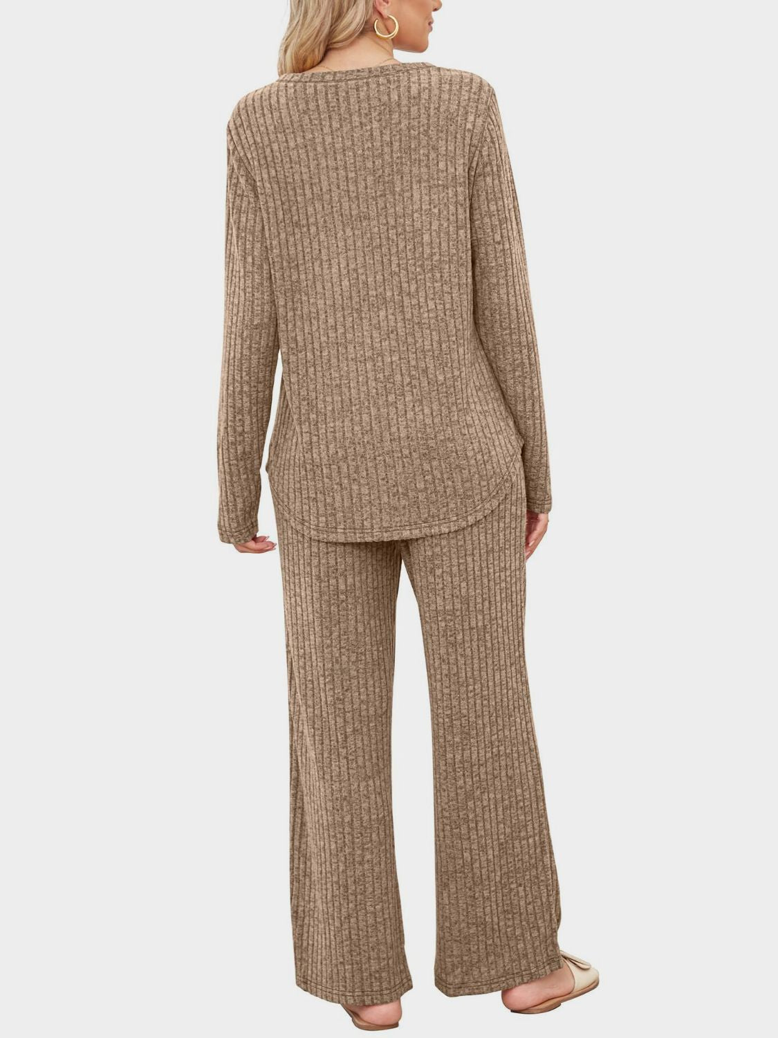 Ensemble haut à manches longues et pantalon à col rond