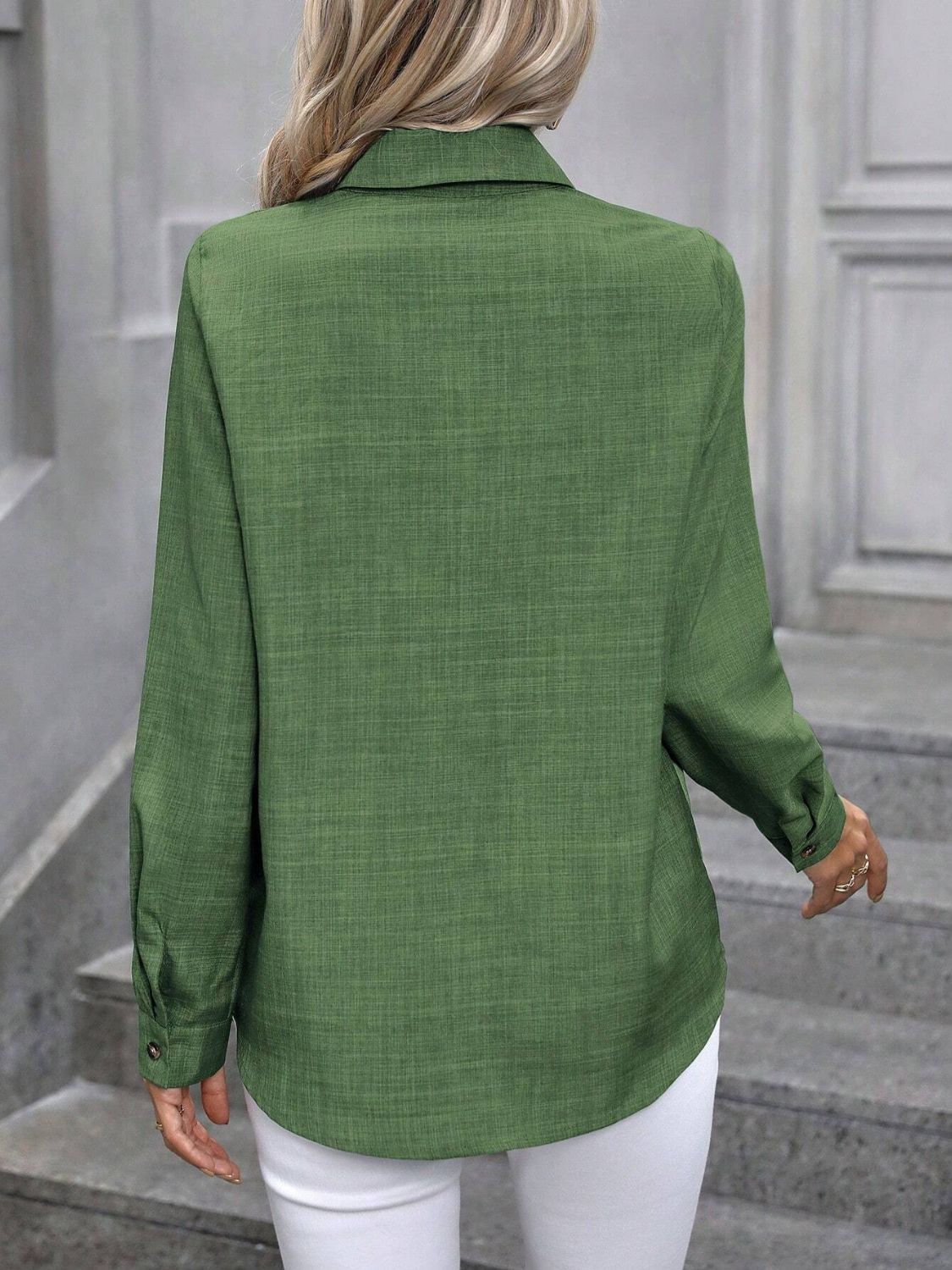 Chemise à manches longues et col boutonné
